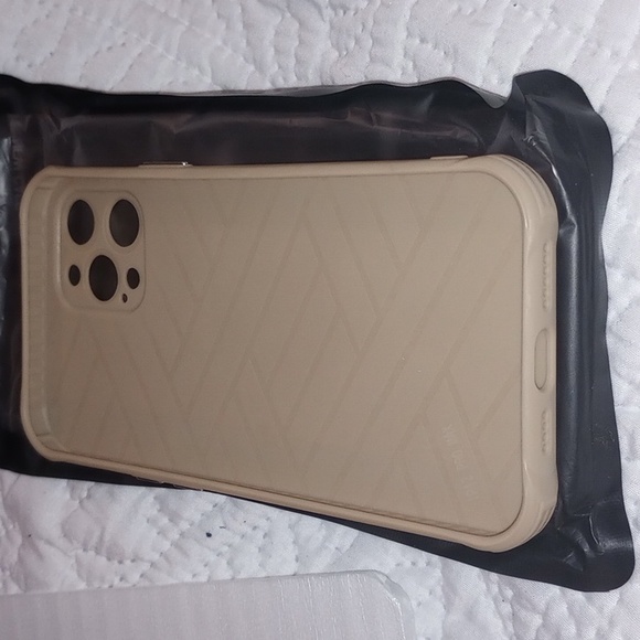 Phone case for an iPhone 12 pro max - Picture 3 of 4
